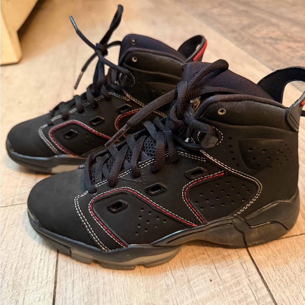 Youth Nike Jordan’s barely worn!